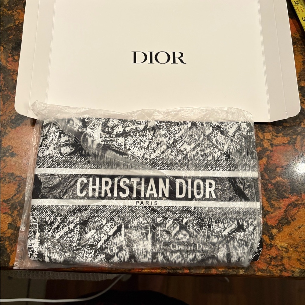 DIOR Beauty Pouch - with box